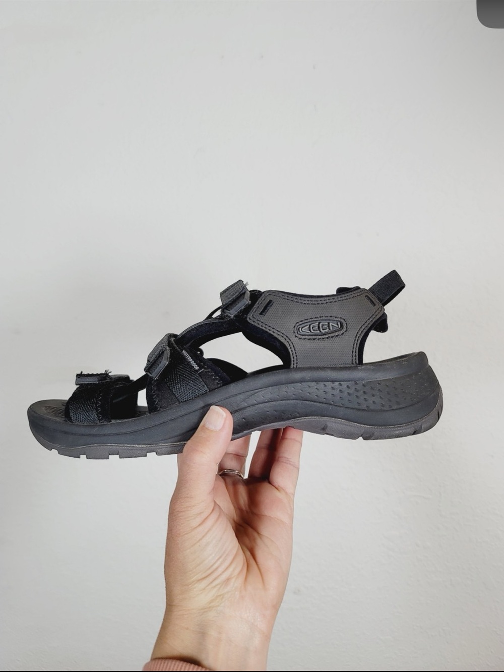 Keen Astoria Black Open-Toe Hook-and-Loop Hiking Sandals, Size 10